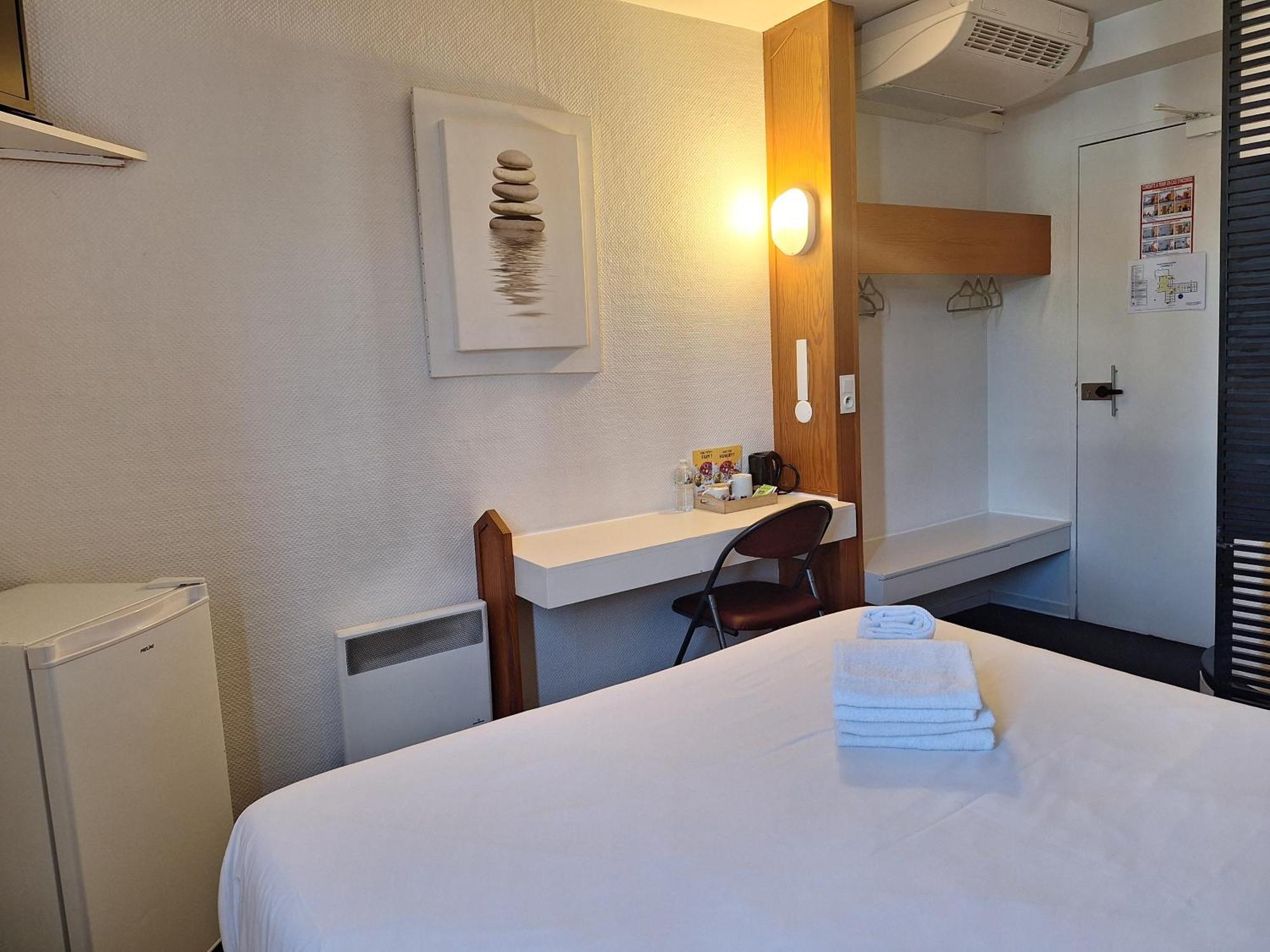 Escale Kennedy Hotel Merignac  Exterior photo